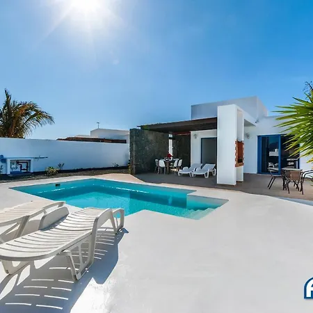 Villa Lovely 3-bed With Studio In Playa Blanca Playa Blanca (Lanzarote)