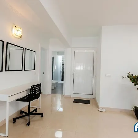 Lovely 3-bed With Studio In Playa Blanca Villa