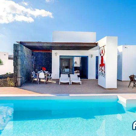 Lovely 3-bed With Studio In Playa Blanca וילה *