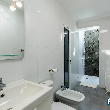 Lovely 3-bed With Studio In Playa Blanca *